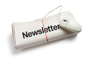 NewsLetter – Quotidiano ripiegato con titolo “Newsletter” e mouse collegato
