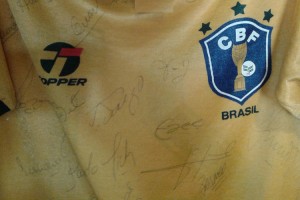 ImprendiNews – Antica Birreria Caramel – La maglietta firmata della nazionale brasiliana del 1982