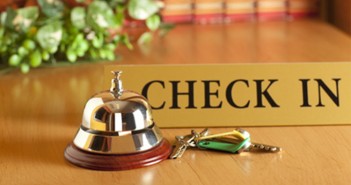 ImprendiNews – Hotel, bancone con campanello per chiamata Check-In