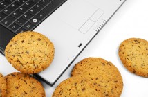 ImprendiNews – Cookie Law, l'immagine mostra dei biscotti – dei cookie – a ridosso di un portatile
